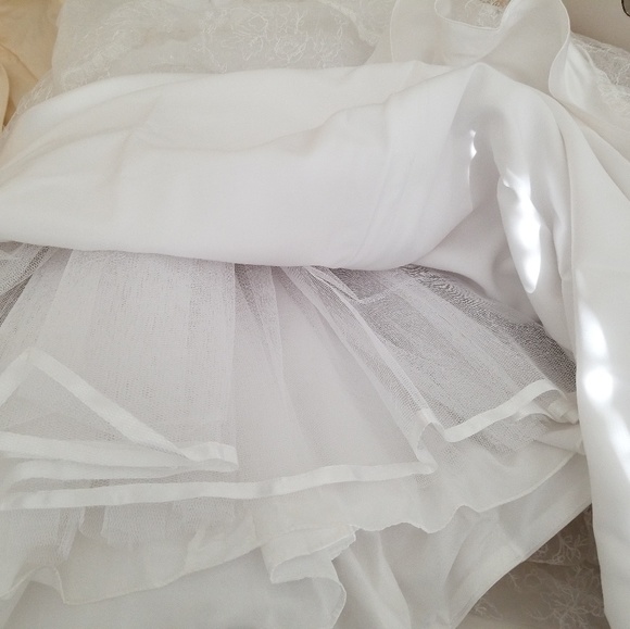 Never worn Bridal gown (bought for $1600!!!) - Picture 5 of 9